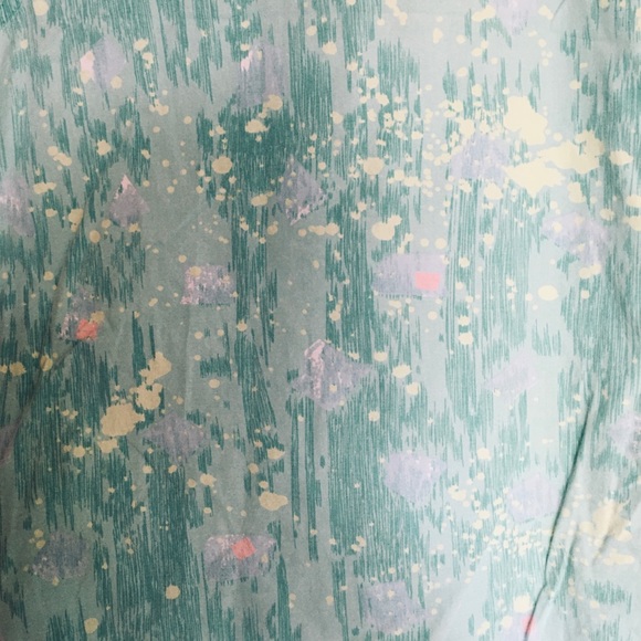 Vintage Beach Club XL Button Up - Picture 3 of 4